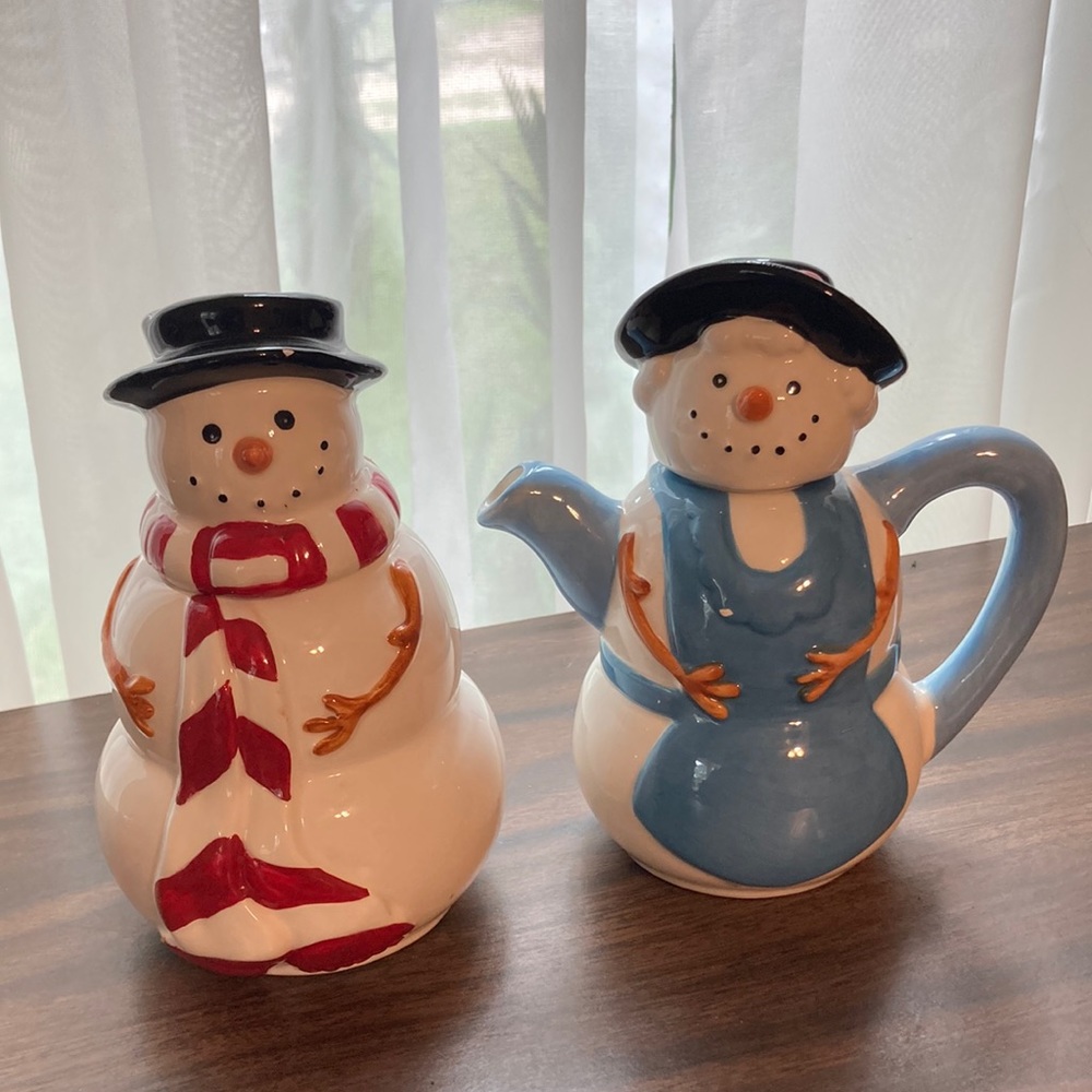Snowman cream and sugar